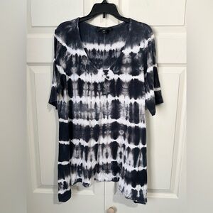 Karen Kane size medium Stylish Black and White Tie-Dye Women's Top